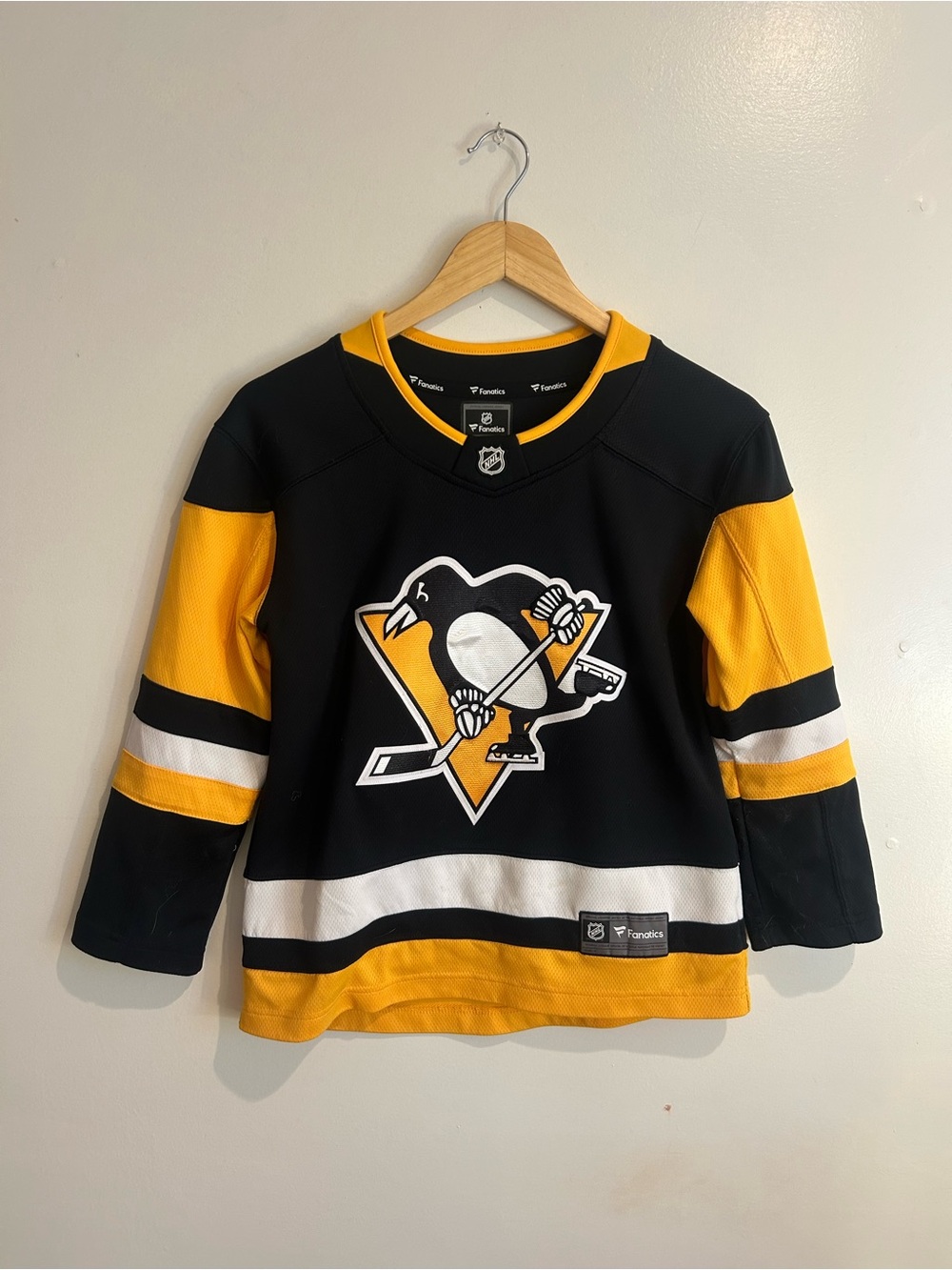 NWOT Pittsburgh Penguins Hockey Jersey Youth S/M